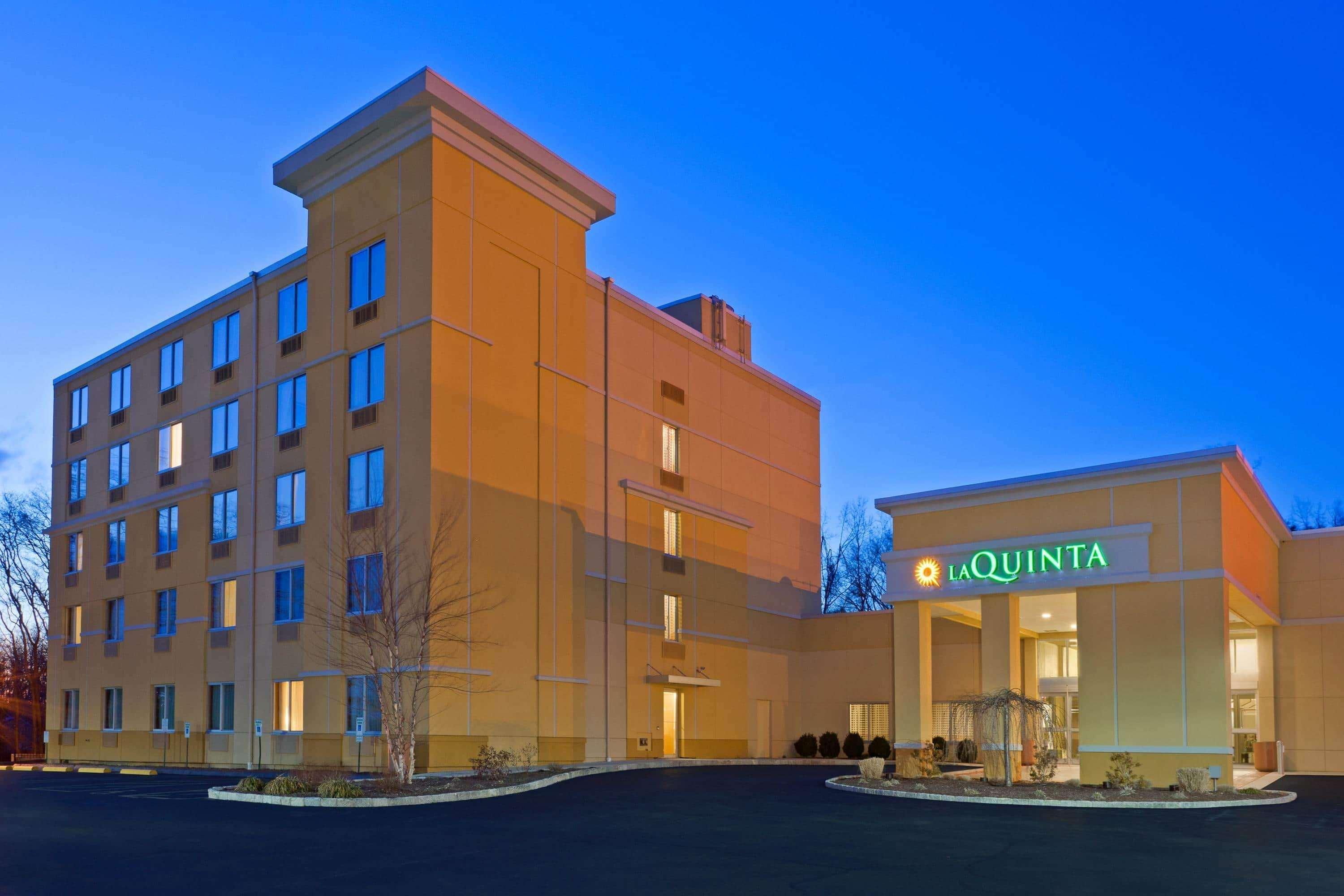 La Quinta By Wyndham Danbury Hotell Exteriör bild