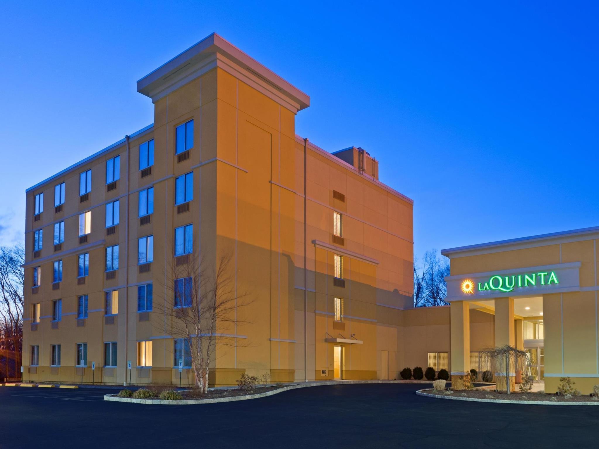 La Quinta By Wyndham Danbury Hotell Exteriör bild